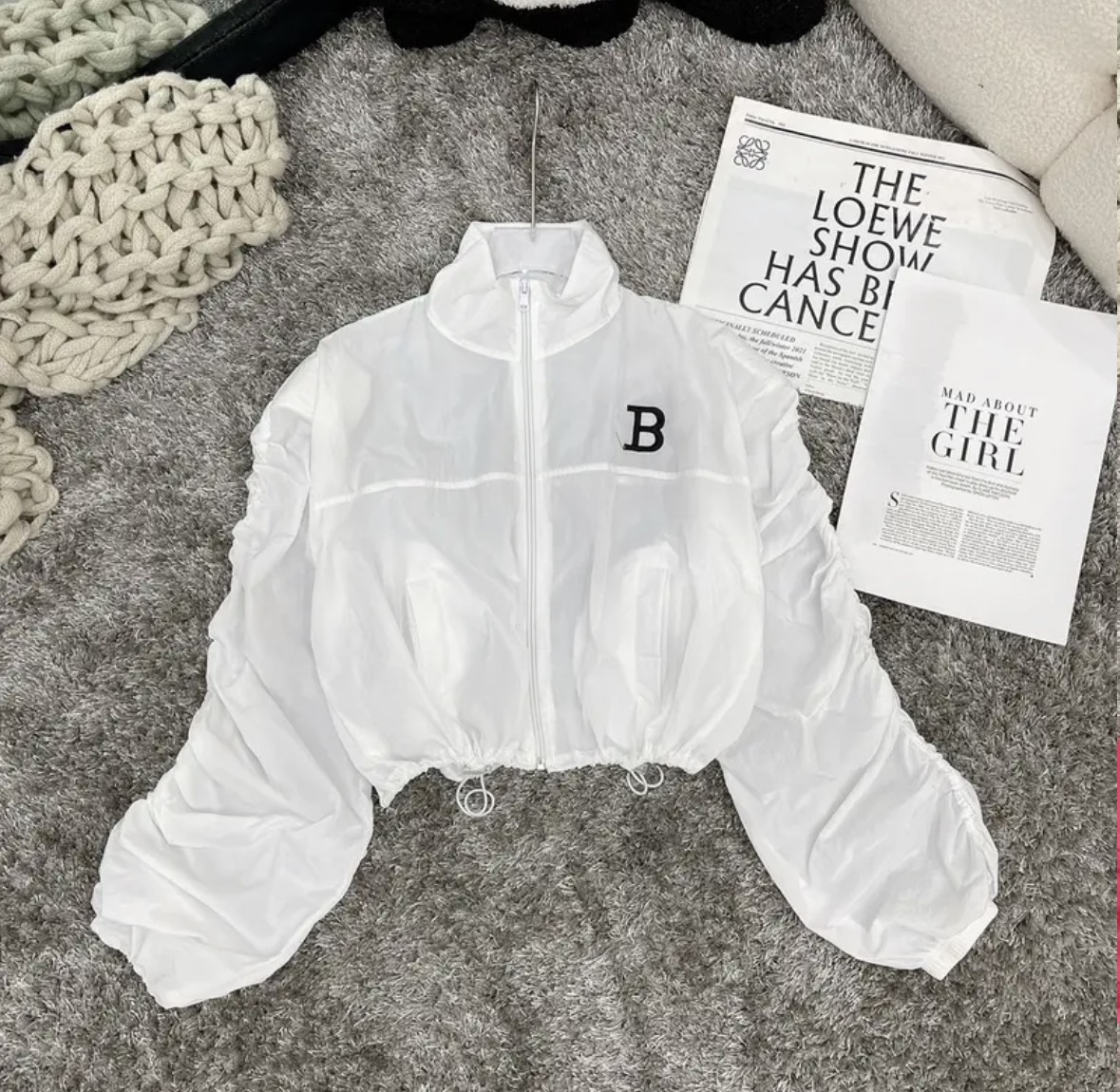 Áo khoác gió form croptop thêy chữ b dáng ngắn form rộng unsiex nữ mặc mùa hè không nón - tp55