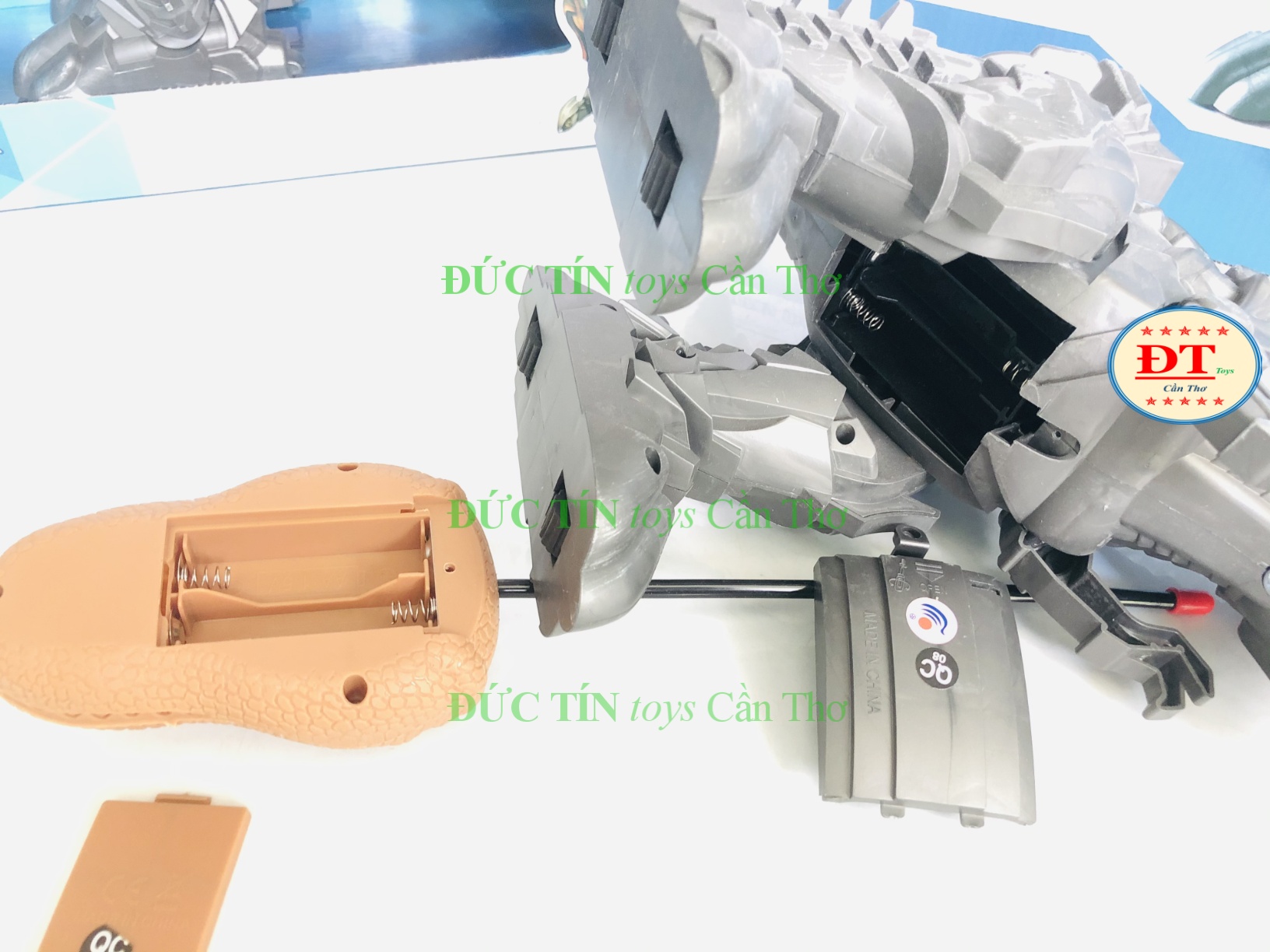 ĐỒ CHƠI KHỦNG LONG ROBOT ĐIỀU KHIỂN PHUN KHÓI