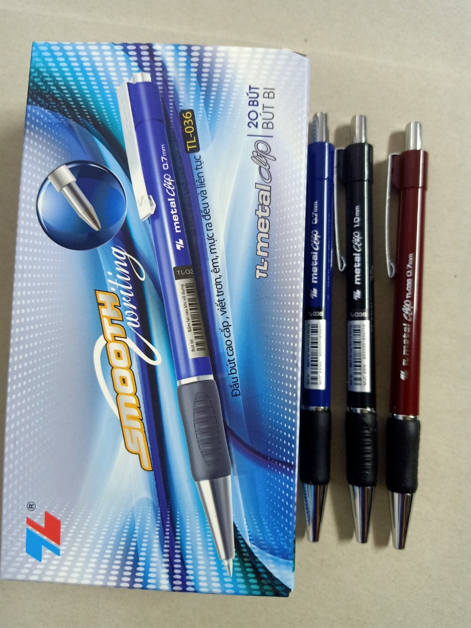1 cây Bút bi mã 036 ngòi bút 0.7mm