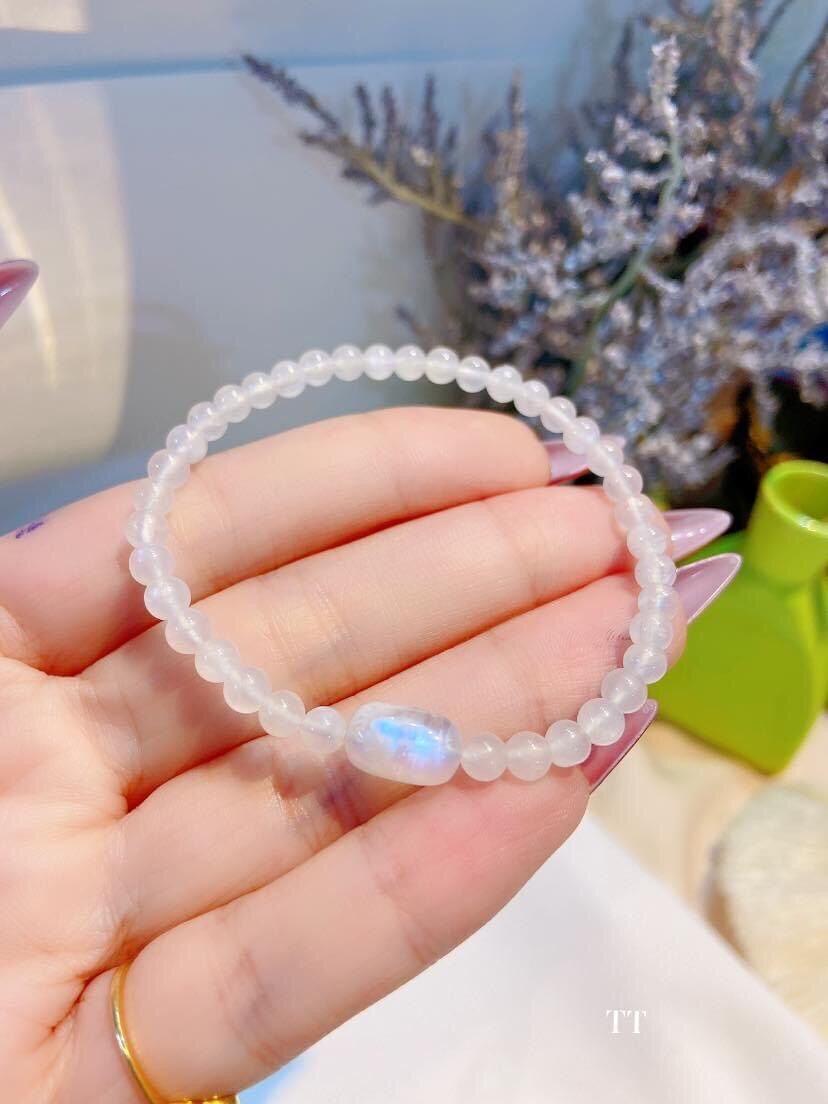 Vòng tay đá Moonstone mix charm lu thống mặt trăng tự nhiên, vòng tay đá phong thuỷ. trang sức thiết kế đủ hoá đơn thẻ bảo hành