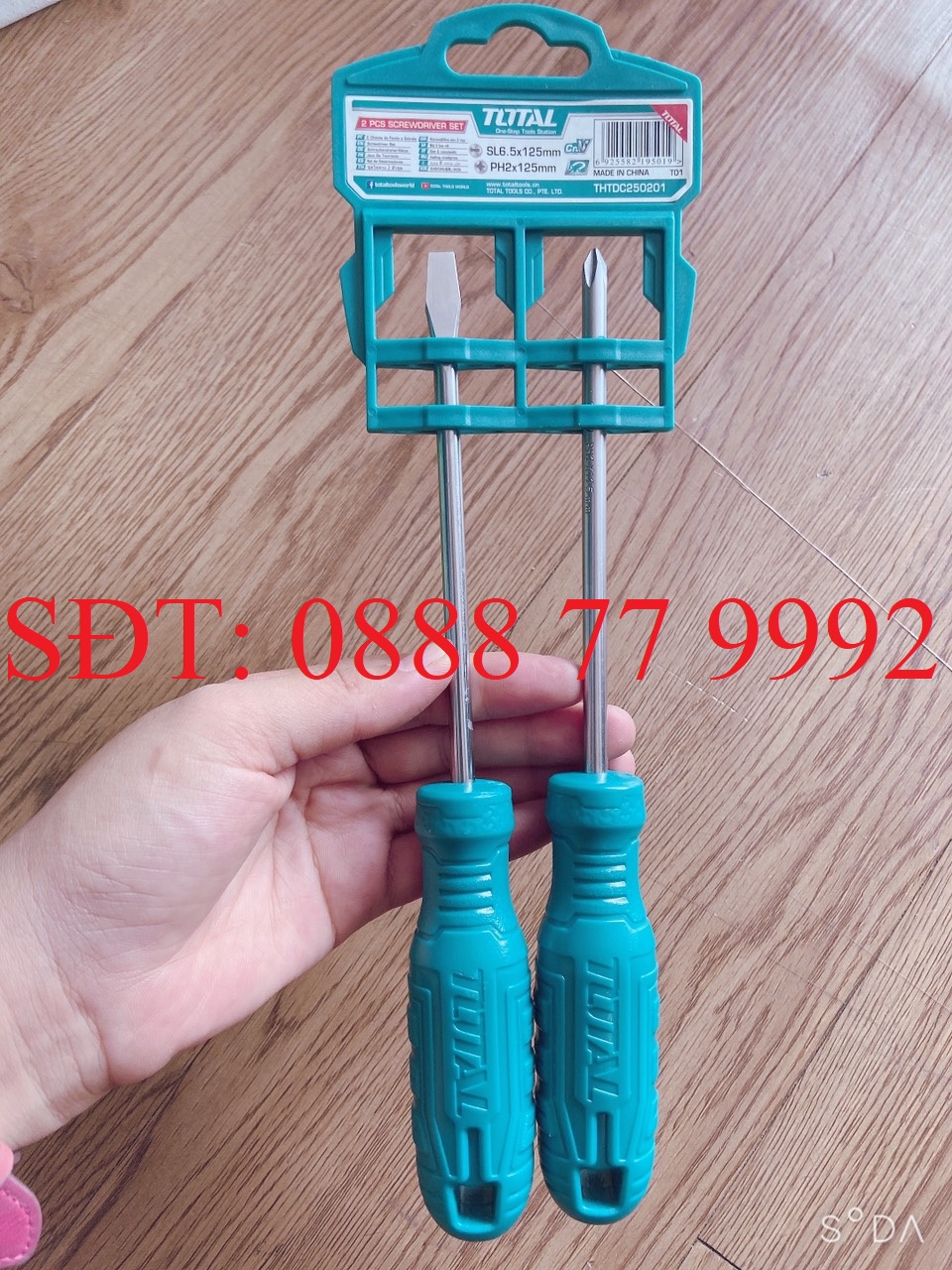 Bộ 2 tua vít dẹp và bake Total THTDC250201