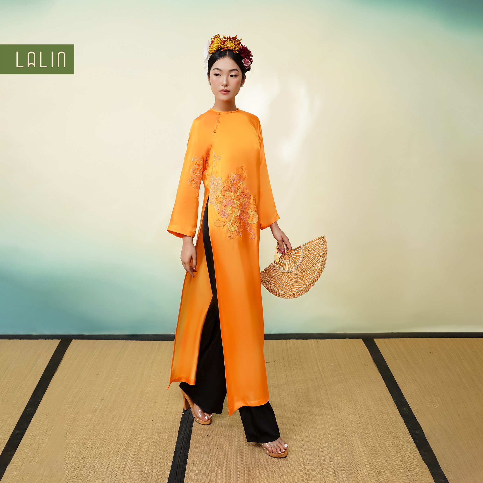 Áo dài cách tân Lalin đính kết thủ công Uyên Cúc