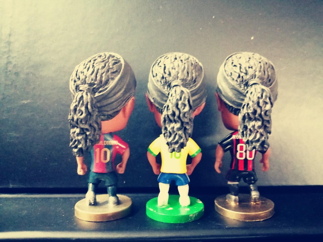 Tượng cầu thủ bóng đá Ronaldinho