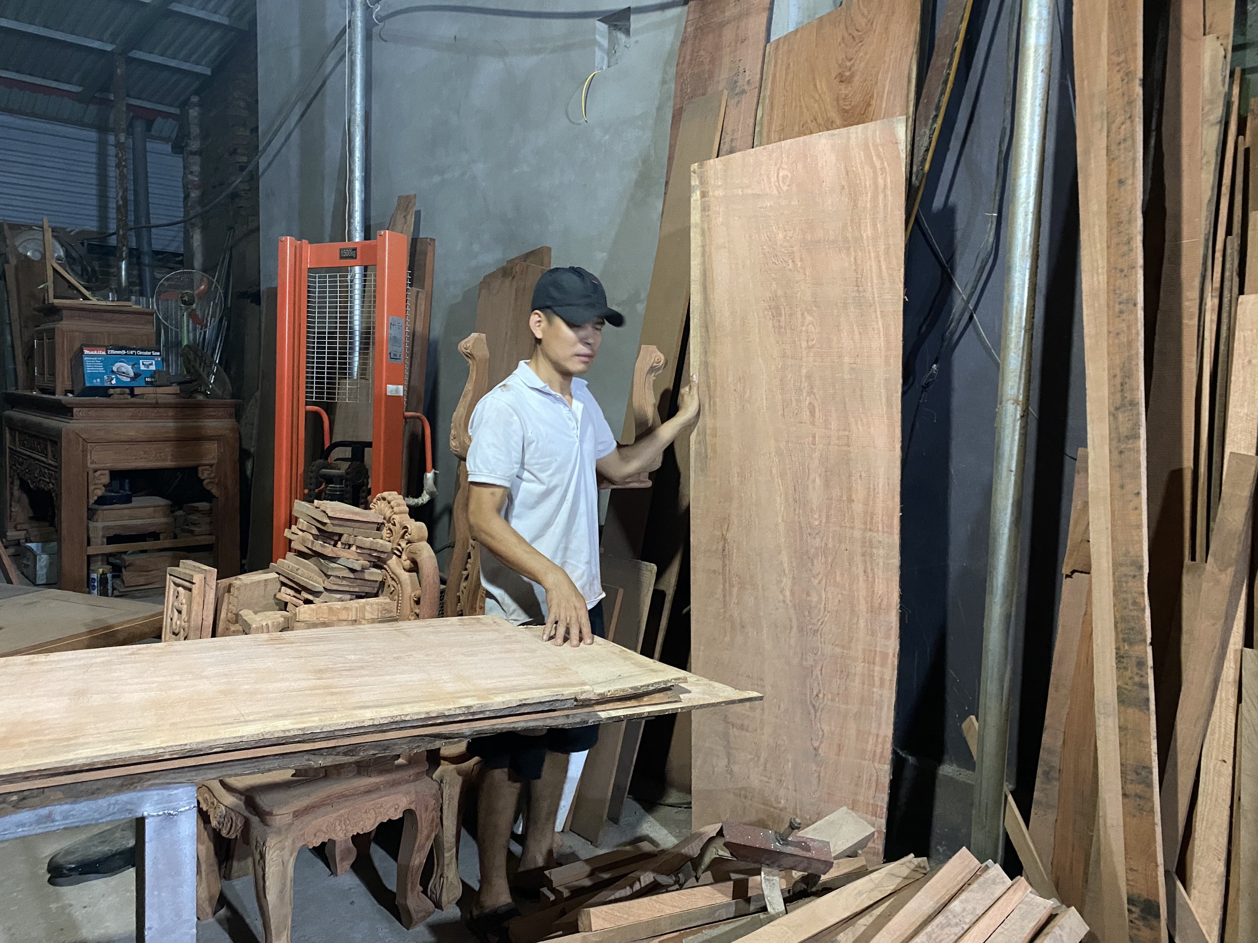 ÁN GIAN THỜ GỖ GÕ ĐỎ MẪU TRIỆN chân 10