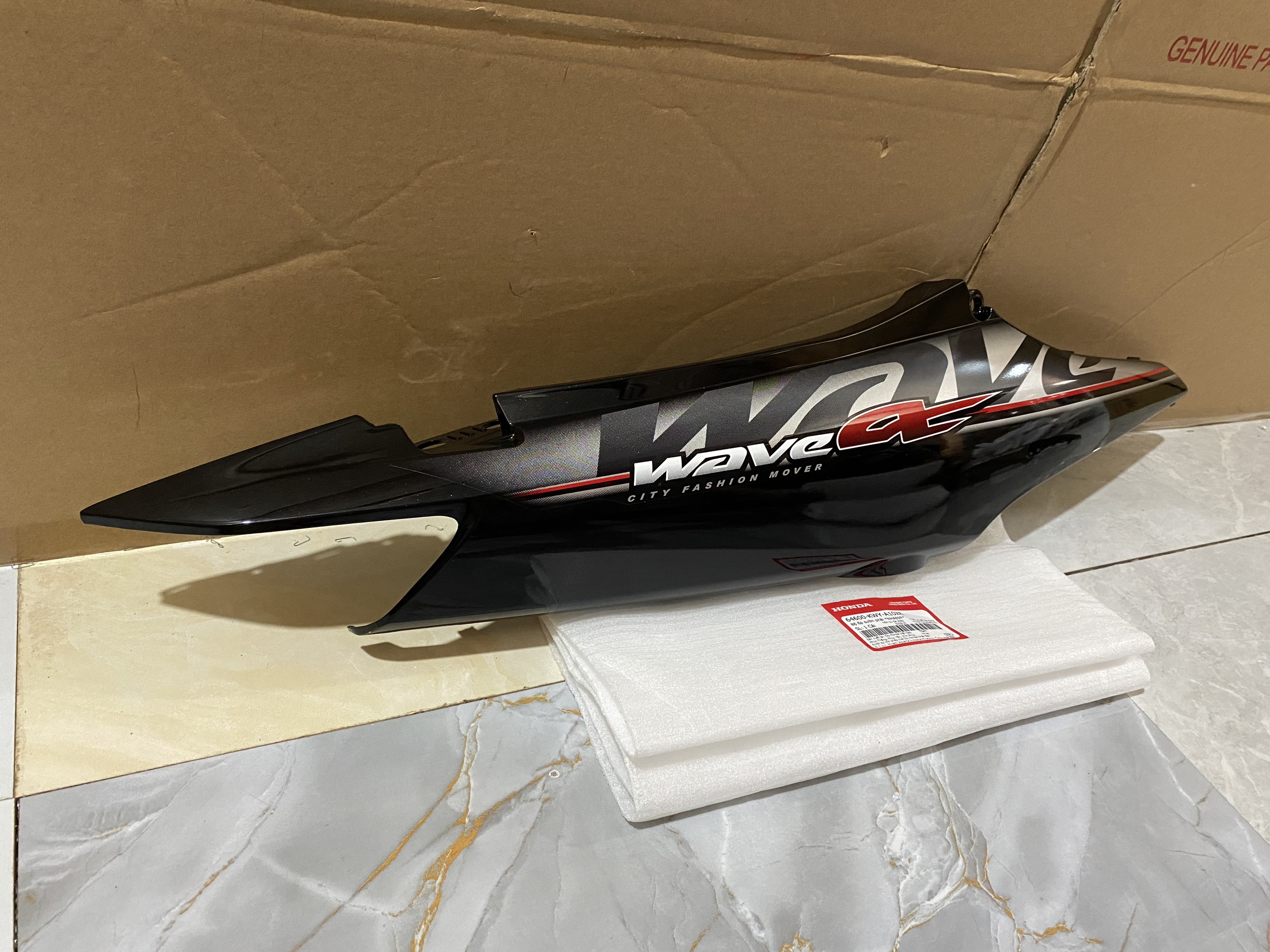 Ốp sườn phải wave alpha năm 2011 màu đen