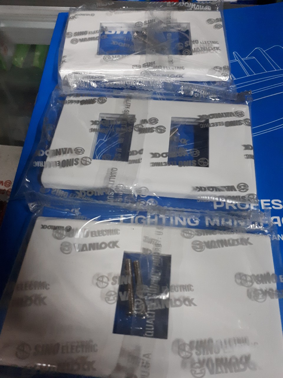 Mặt ổ cắm ,công tắc s18cc sino