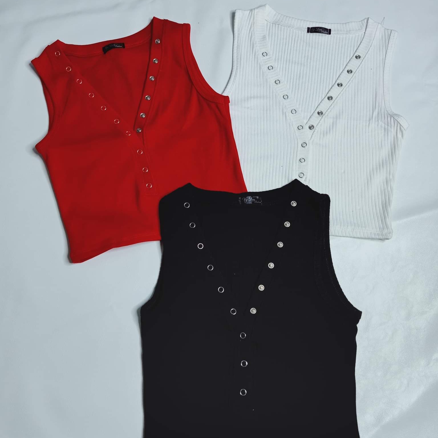 Áo thun sát nách cổ tim nút crop top 40k 35-50kg