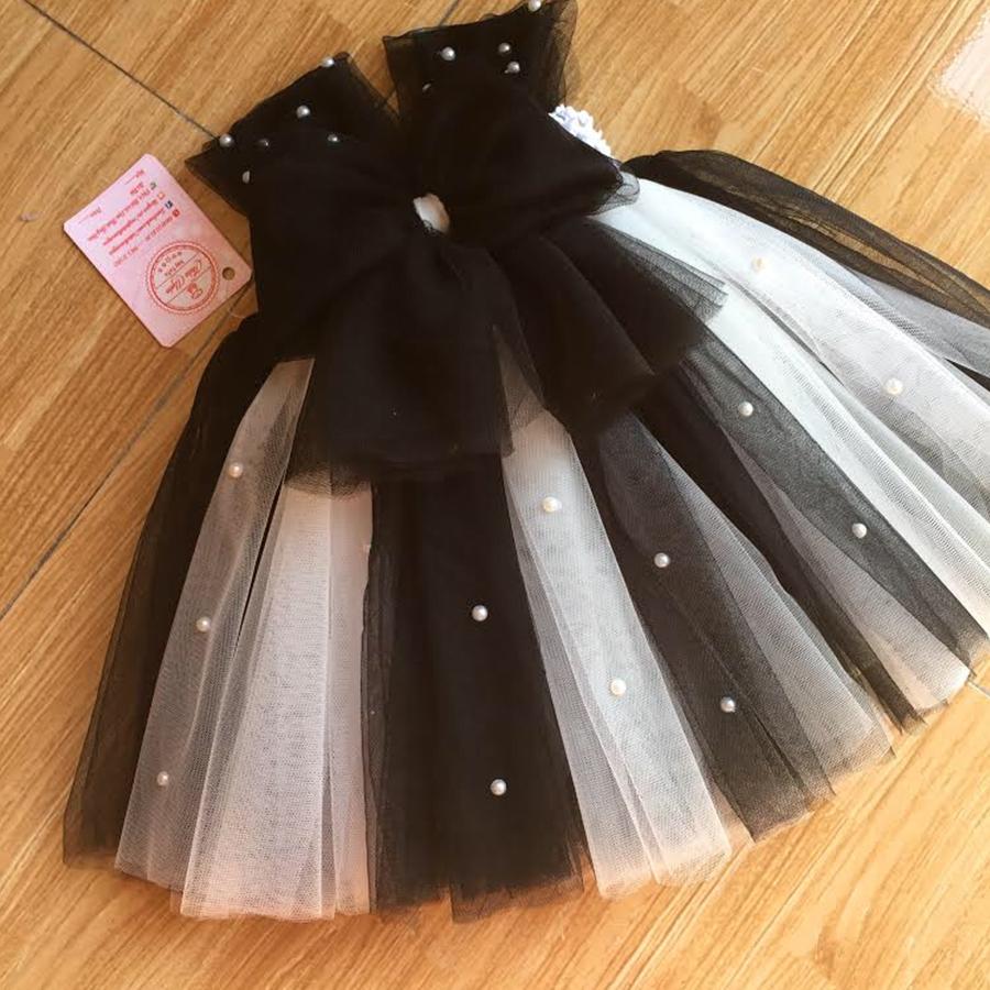 Váy công chúa trắng phối đen nơ đính đá