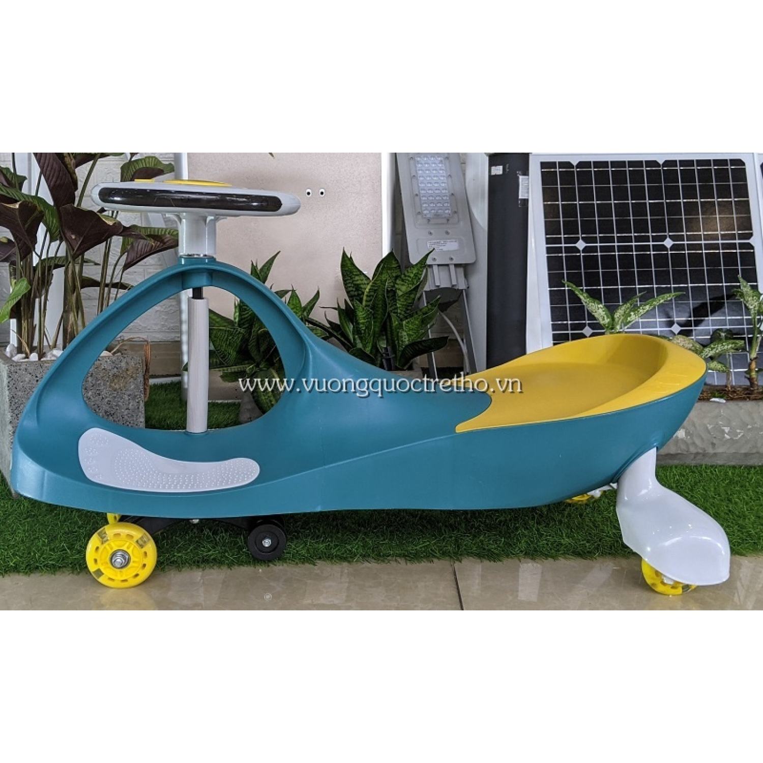 Xe lắc cho bé có nhạc, đèn Broller HZL-919