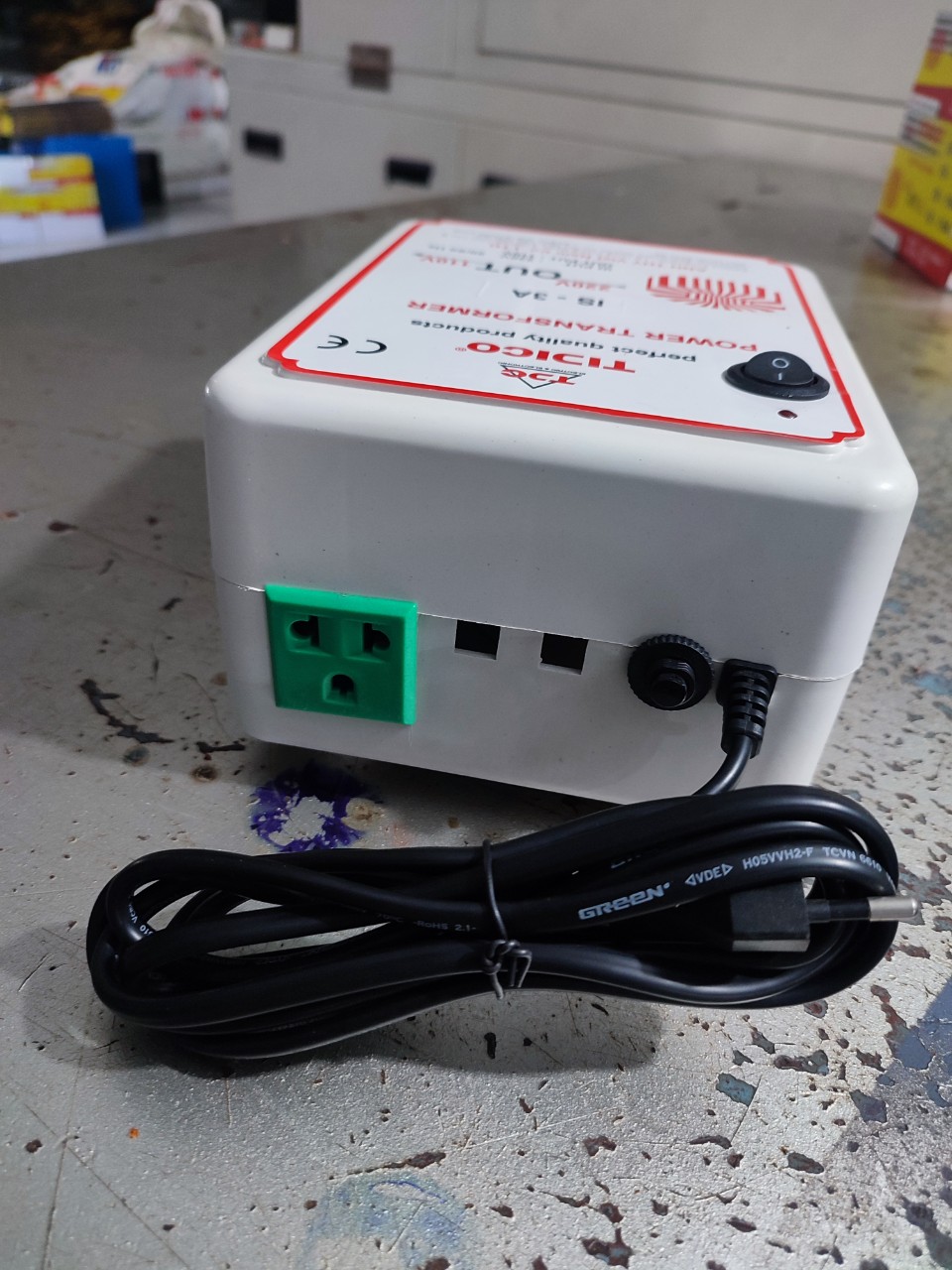 Biến áp 220v ra 110v 3A treo tường