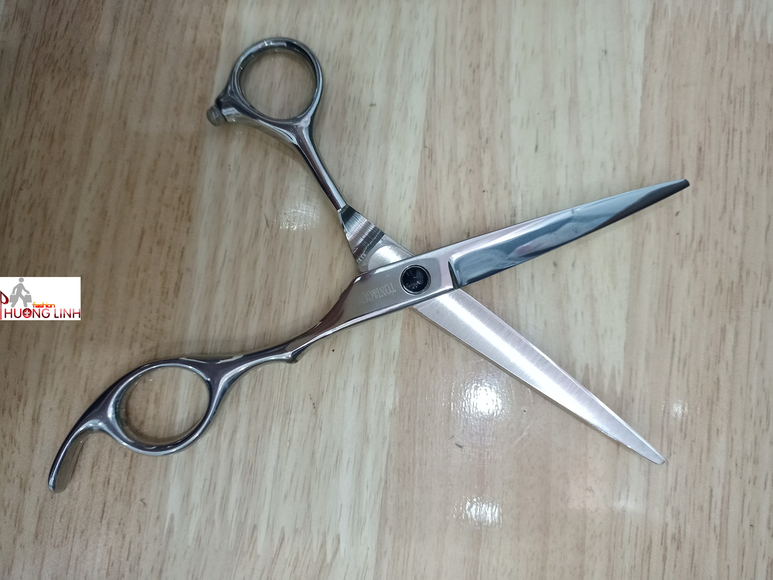 [HCM]Kéo cắt tóc loại tốt dùng cho thợ cắt tóc Toni & Guy