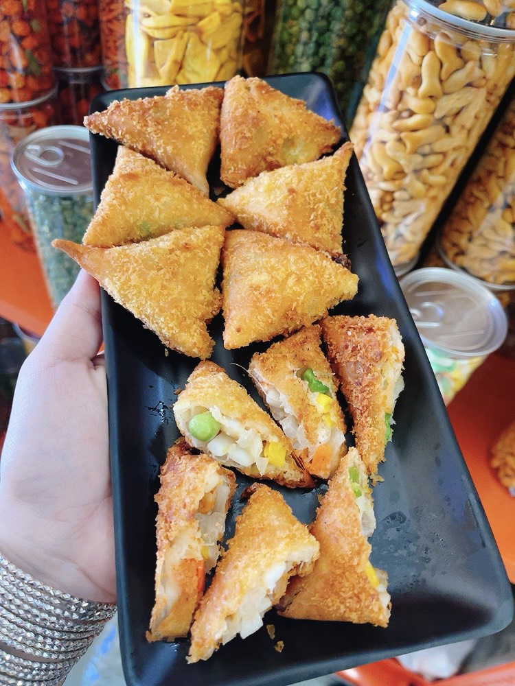 Chả giò tam giác vàng - khay 10 cái (giao tphcm)