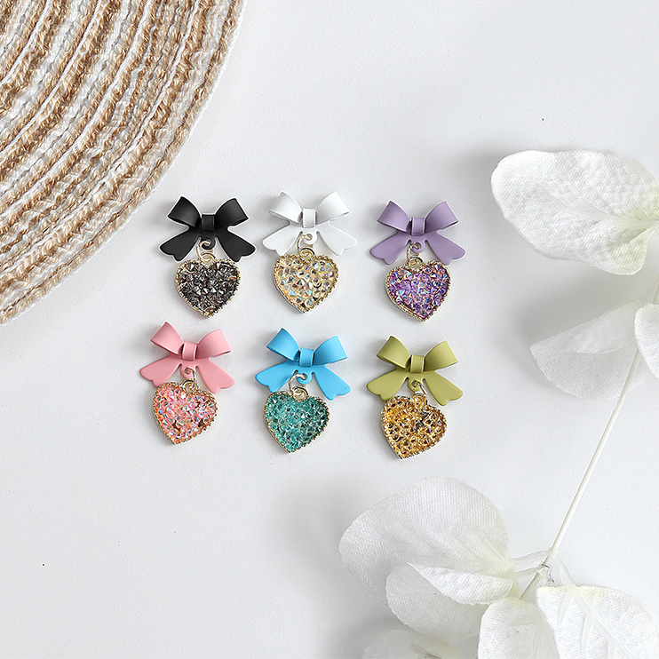 Charm Nơ Tim Đá Rắc Treo Rung Rinh Đính Móng
