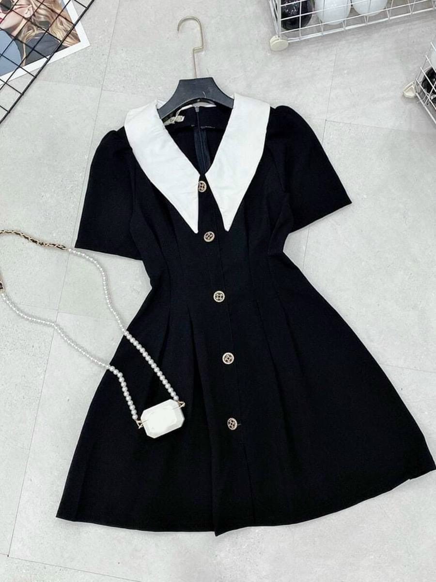 Đầm đen cổ trắng nút trước