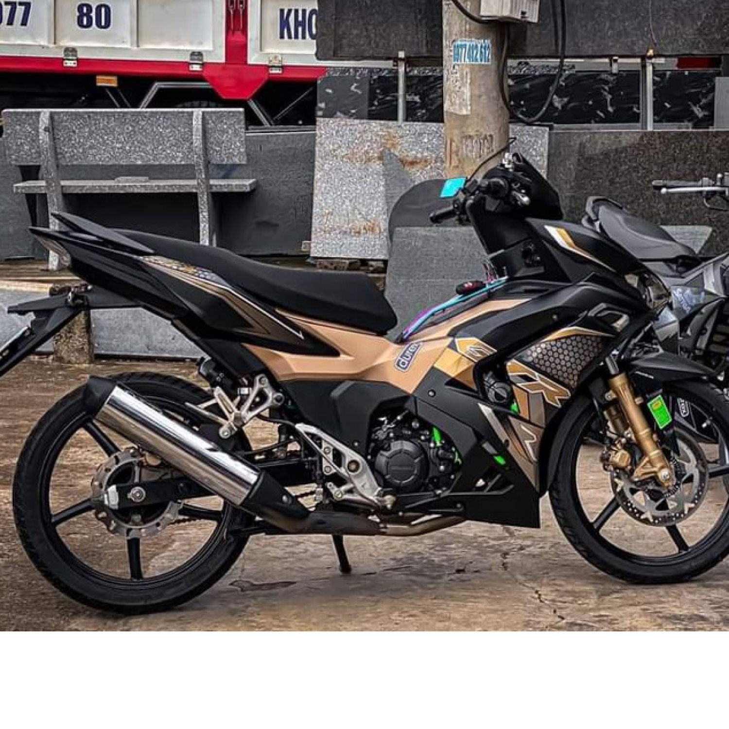 Tem rời winner x v3 dán xe đen nhám