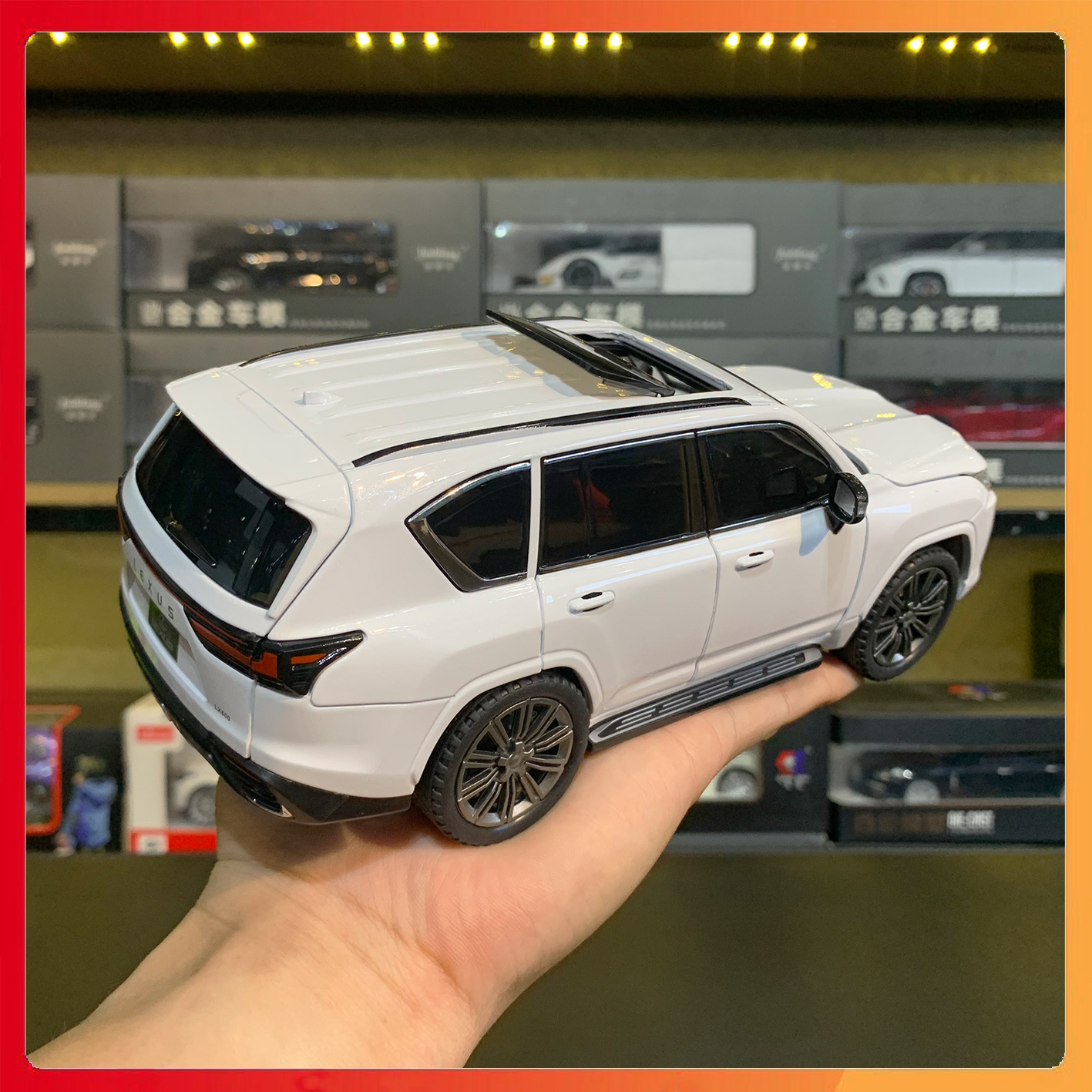 Mô hình xe Lexus LX600 tỉ lệ 1:24 CHIMEI