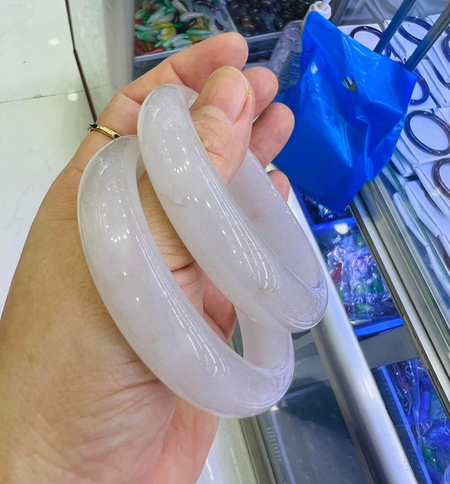 Vòng liền khối cẩm thạch trắng size lớn