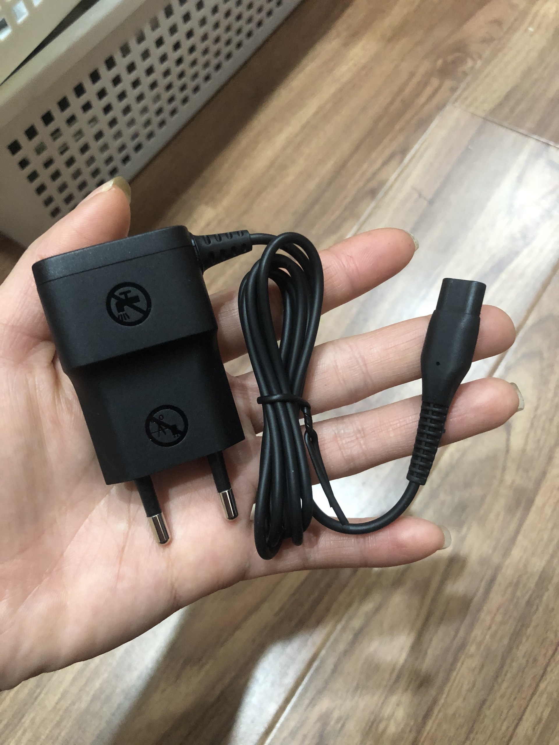 NGUỒN SẠC PIN MÁY CẠO RÂU PHILIPS 4.3 V A00390