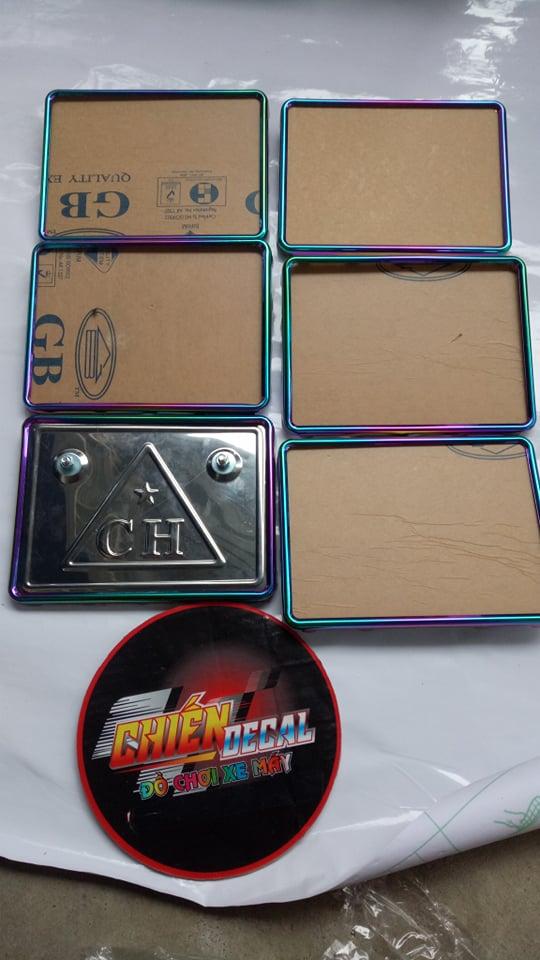 Khung  bảng  số titan  lắp  nhiều dong  xe (combo cả biên sô  và ốp viền  biển sô titan  )