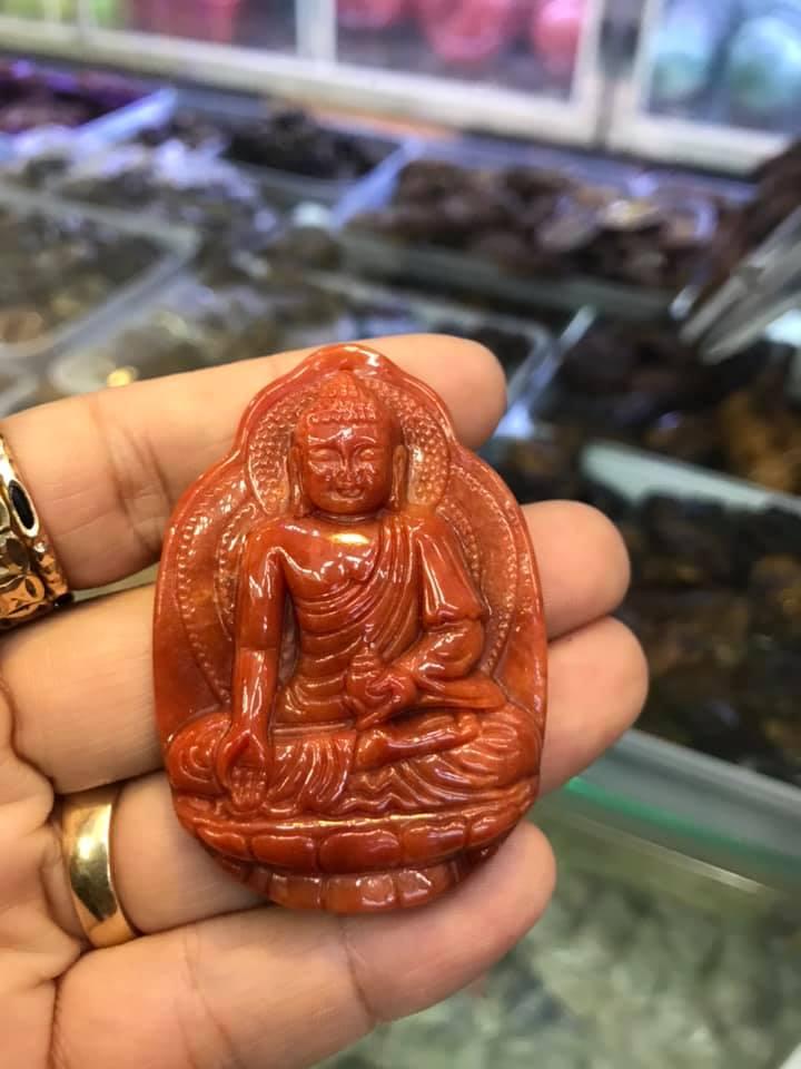 Mặt đá cẩm thạch huyết chạm phật thích ca mâu ni- tặng kèm dây đeo