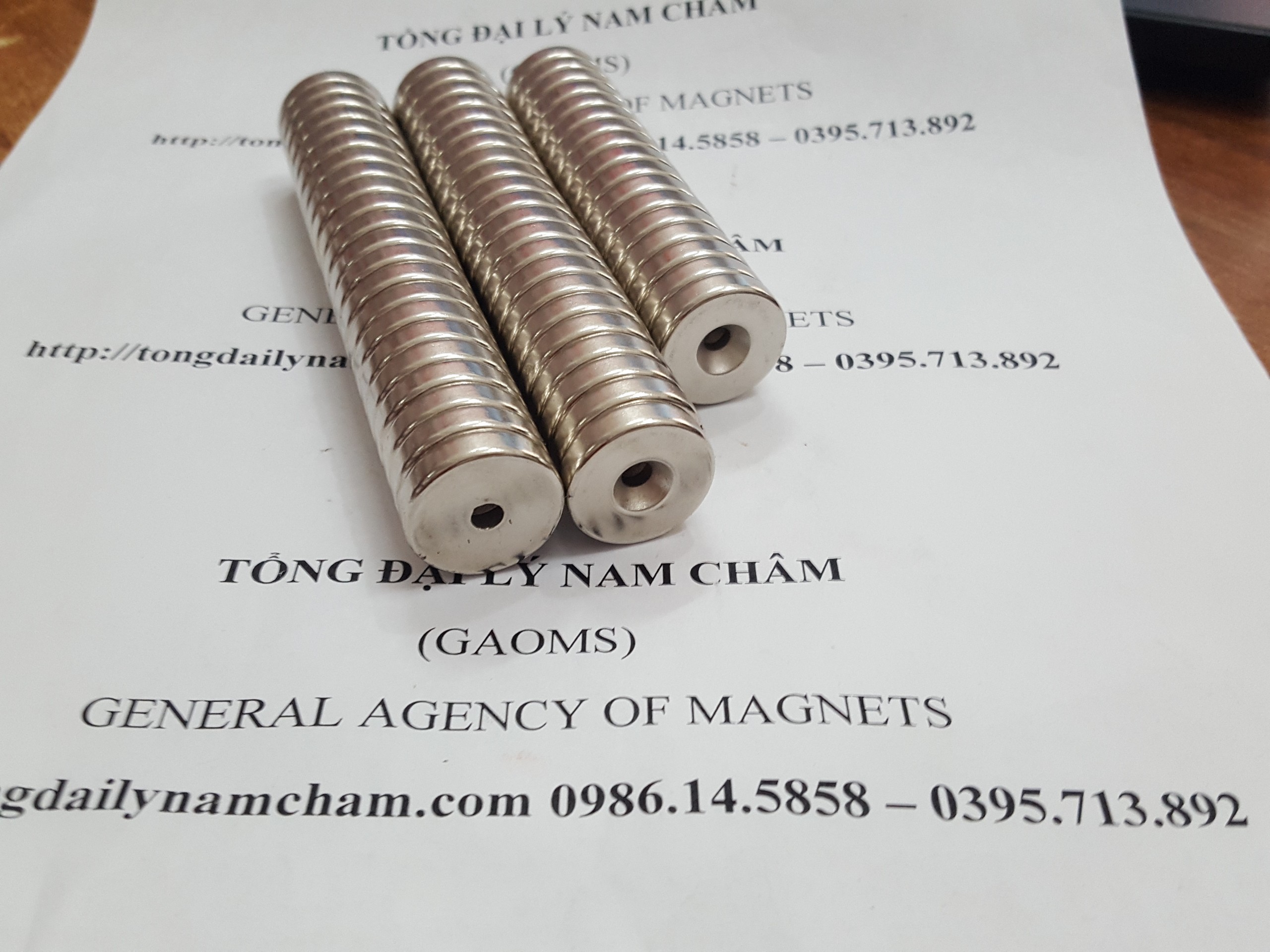 5 viên nam châm 20x5mm có lỗ vát bắt vít