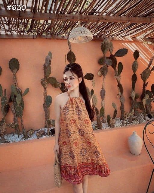 Đầm thổ cẩm cổ yếm