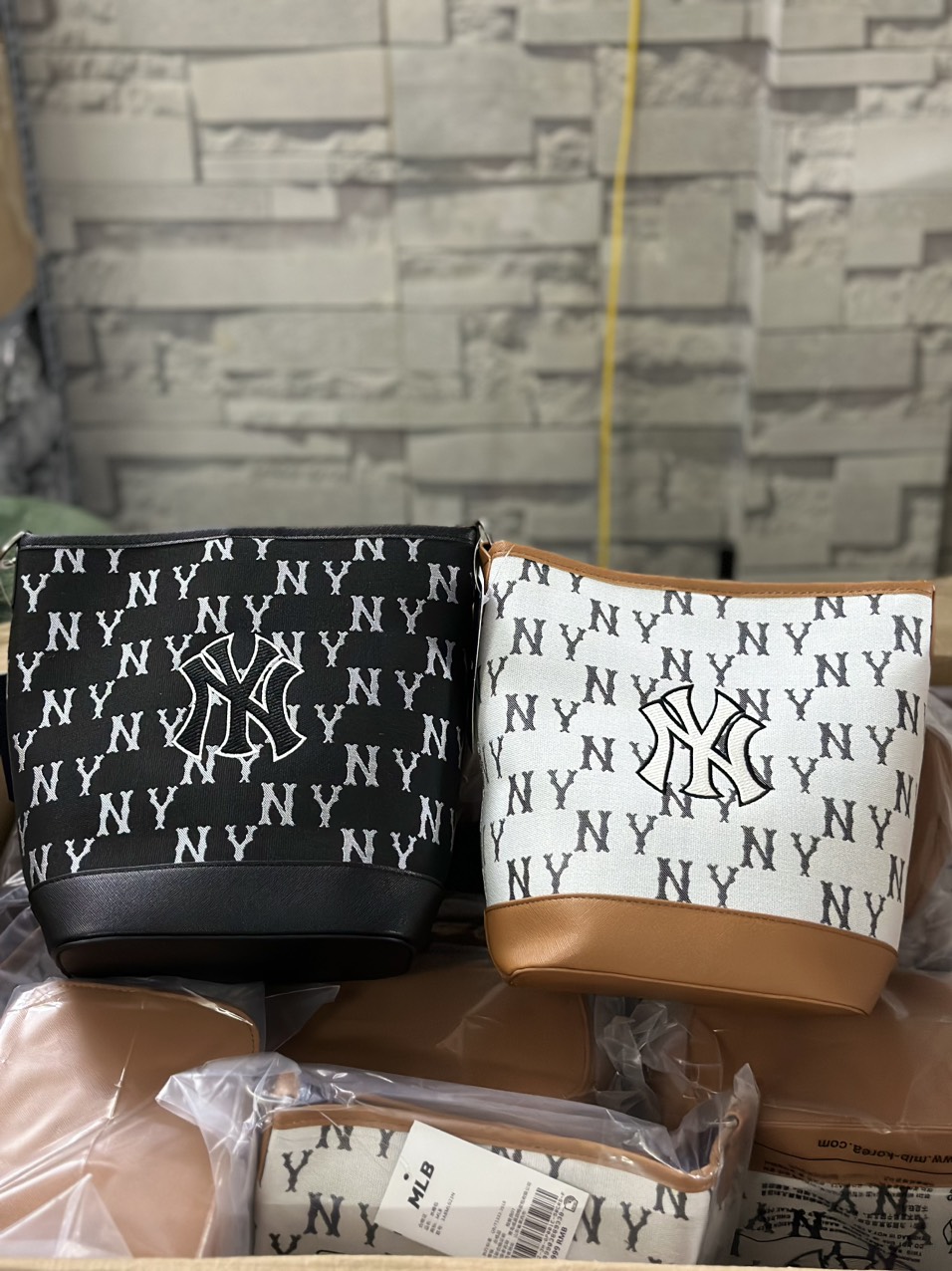 Túi MLB Bucket Canvas Cúc Bấm - Basic Big Logo Canvas Bucket Bag