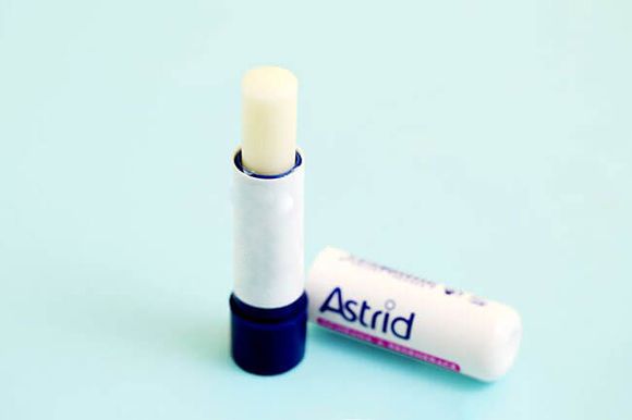 Son dưỡng môi mỡ hươu Astrid 4g