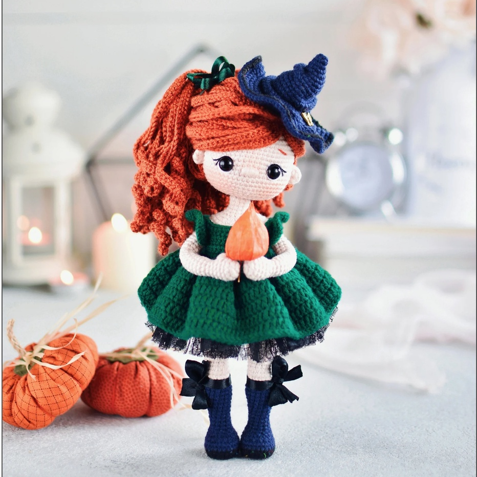 Búp bê phù thuỷ Charlotte bằng len móc, Búp bê halloween handmade cao cấp - Ami House