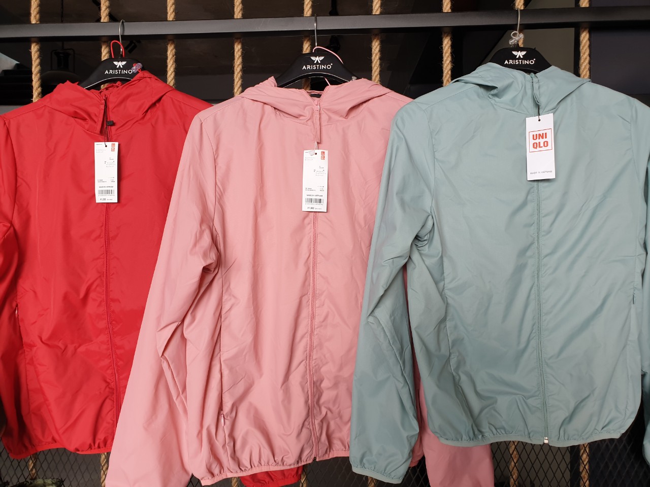 Áo Khoác Gió Uniqlo Màu Hồng