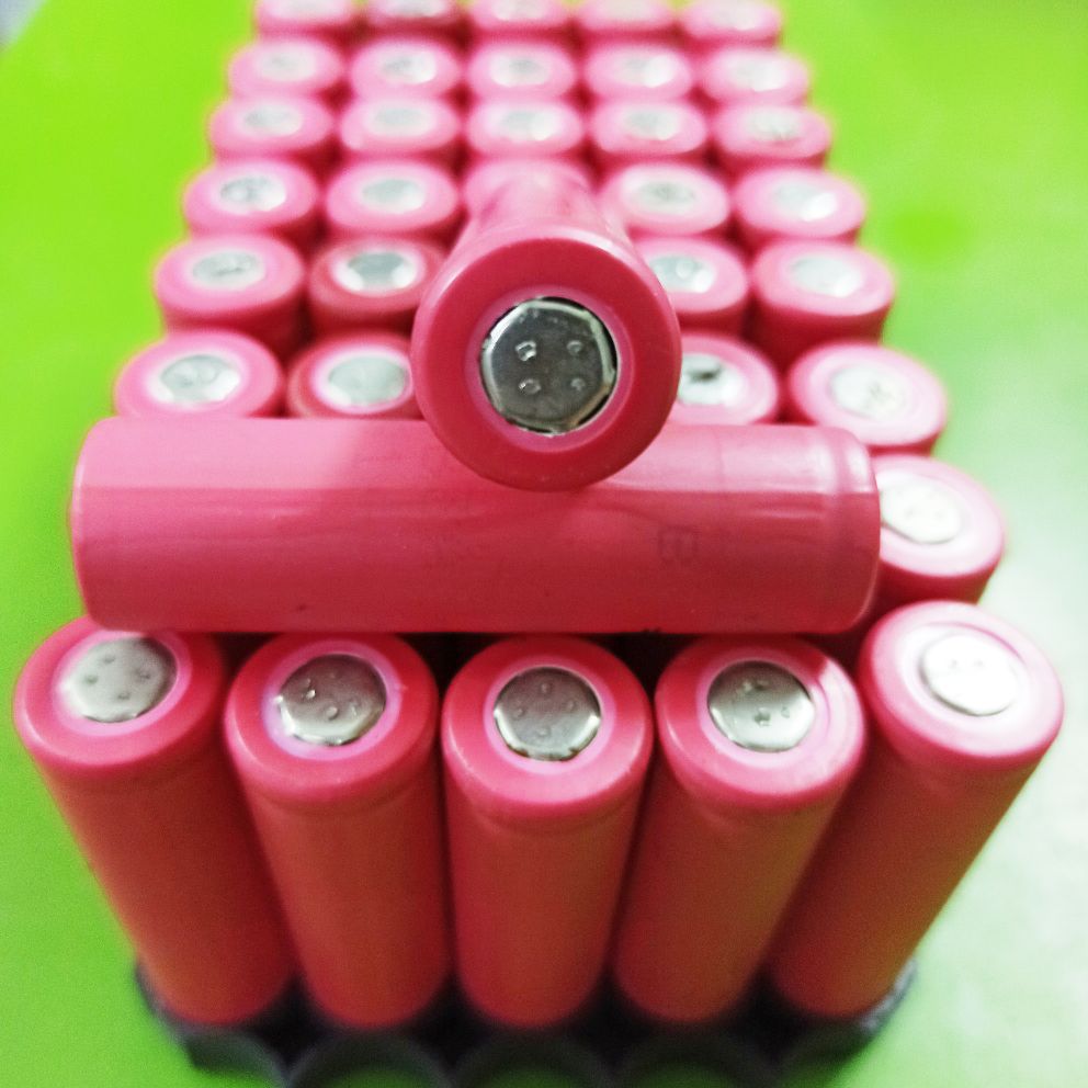 Pin Sanyo đầu hồng tháo khối