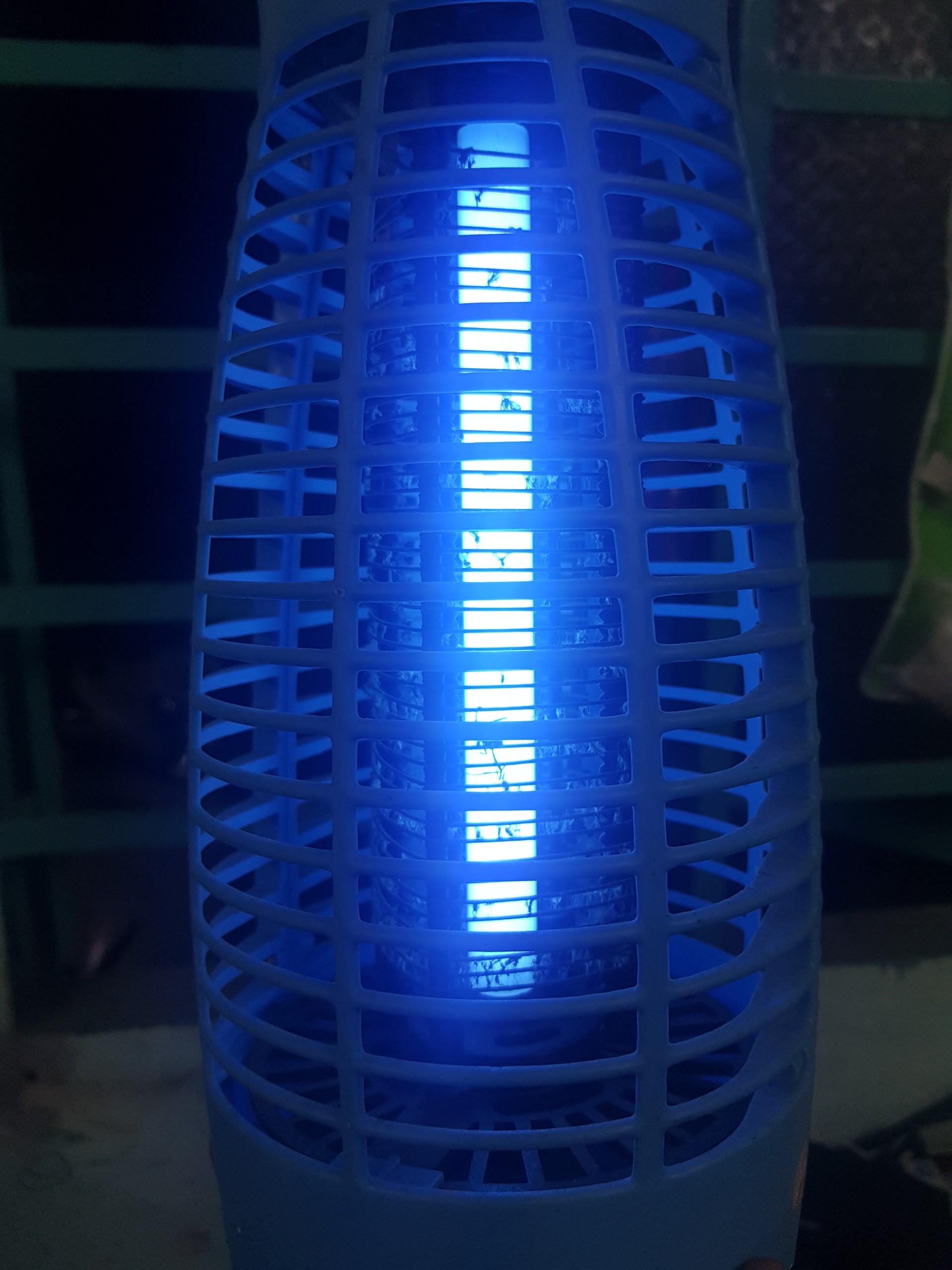 Đèn diệt muỗi Comet CM069 cao cấp chính hãng