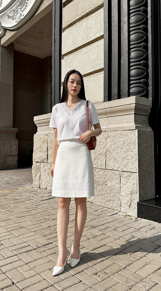 Áo chữ V phối ren - YV LE & CO