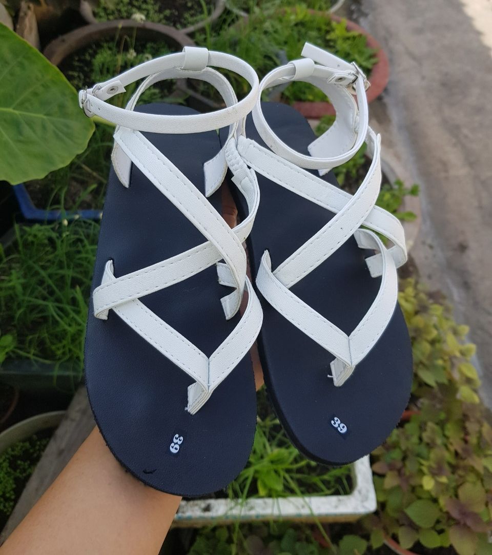dép xăng đan nữ A106 trắng đế đen