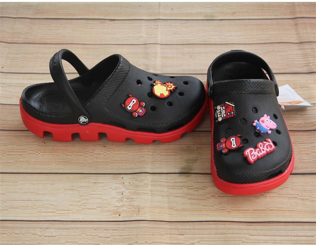 Sục Crocs Duet Sport đen đế đỏ cho cả nam và nữ
