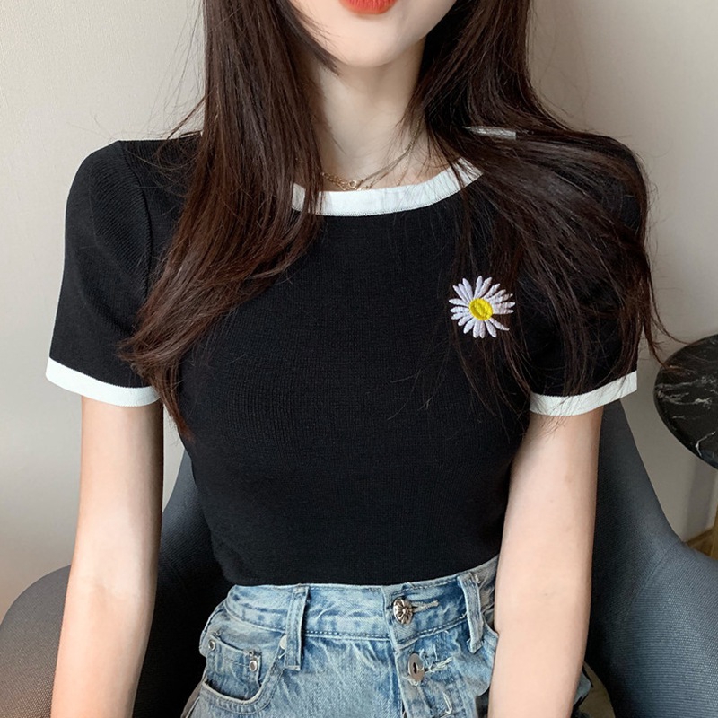 Áo croptop đẹp phối viền in hoa cúc