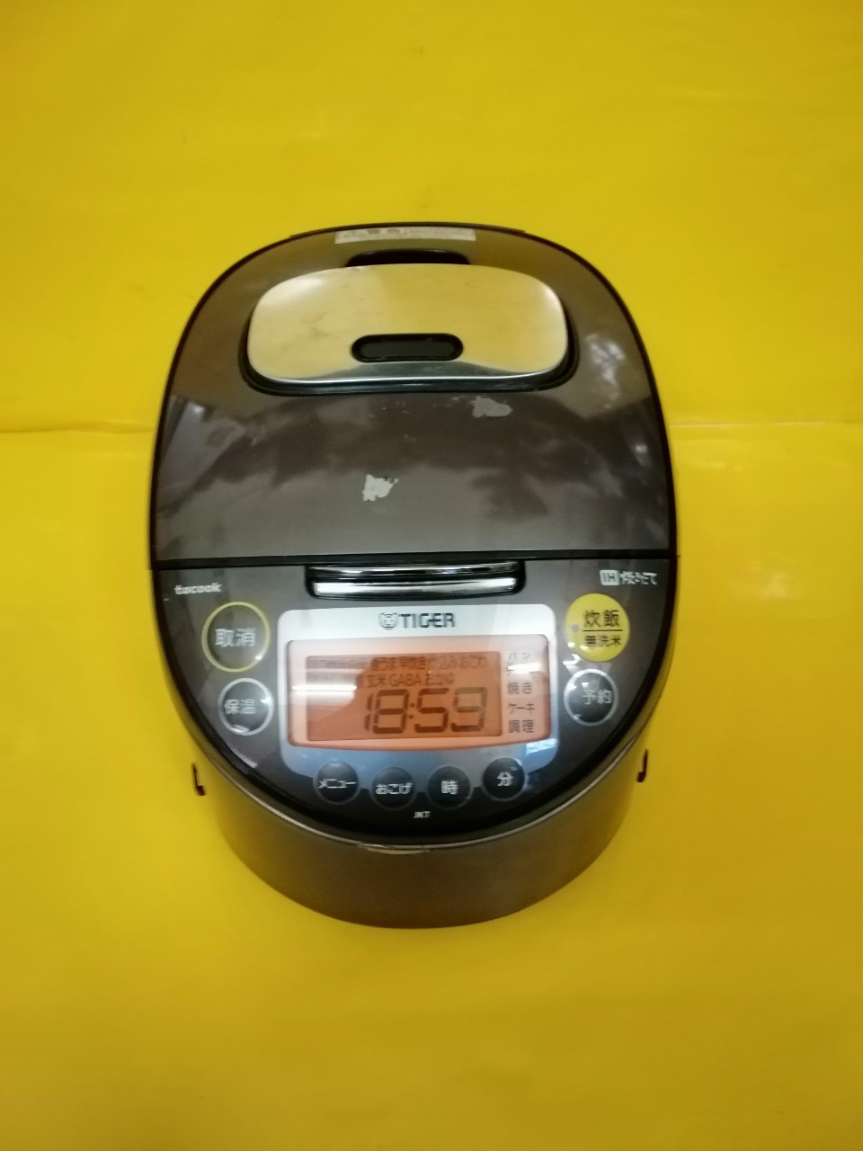 Nồi cơm nội địa Nhật Tiger JKT-V101 (1.0L) (date 2016)