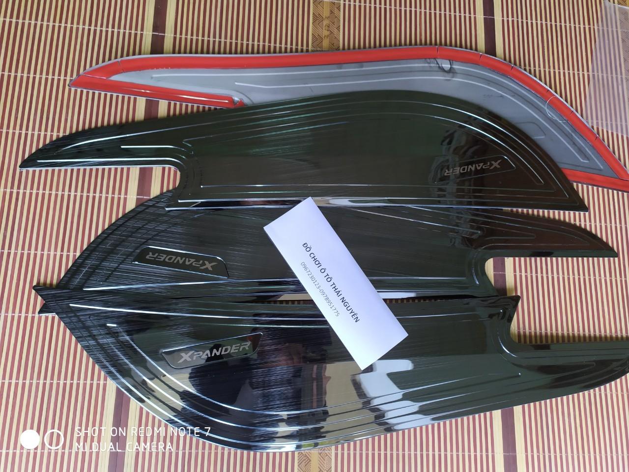 ốp tapli cửa xe xpander titan