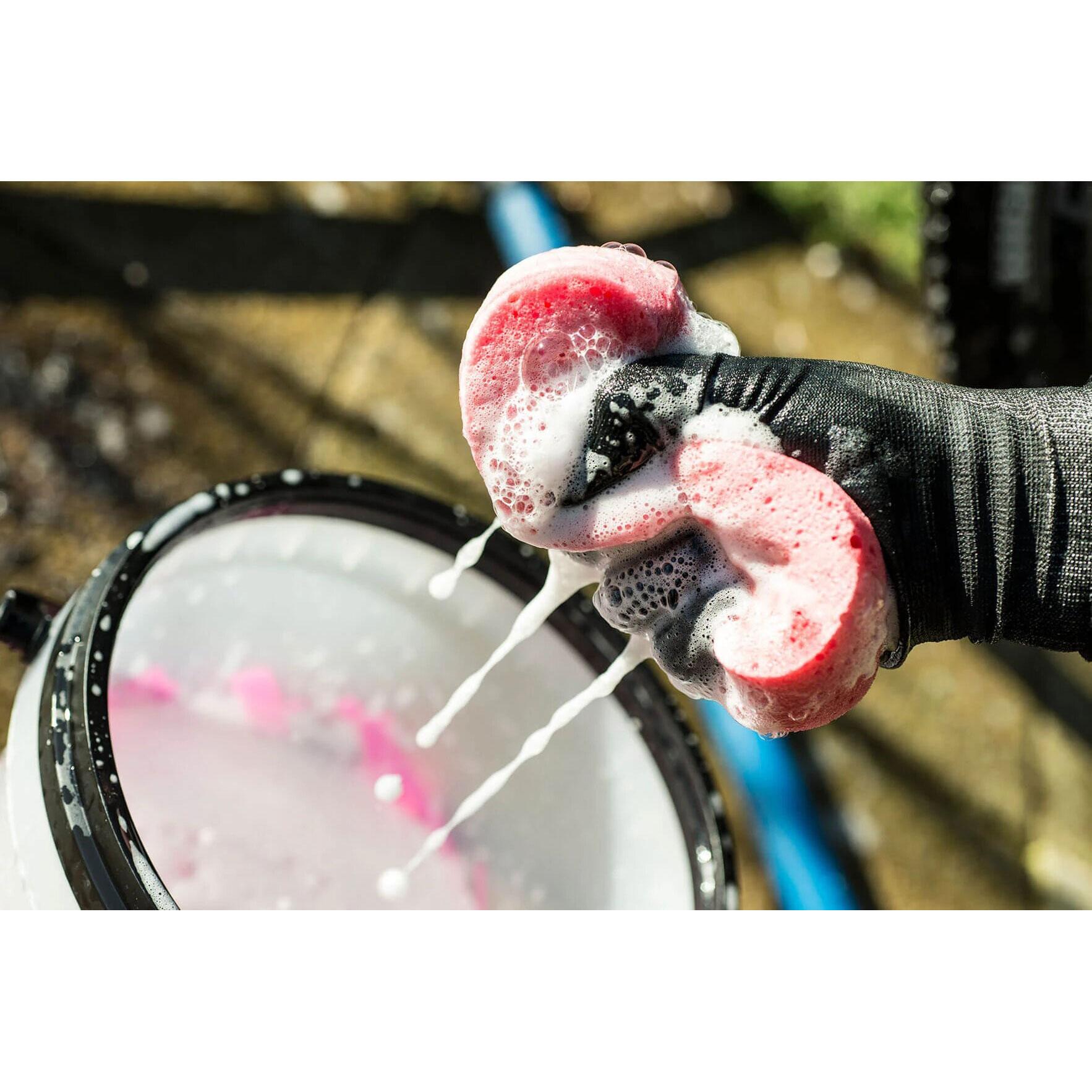 Bọt Biển Rửa Xe đạp, Xe máy và Ô tô Muc Off Expanding Microcell Sponge