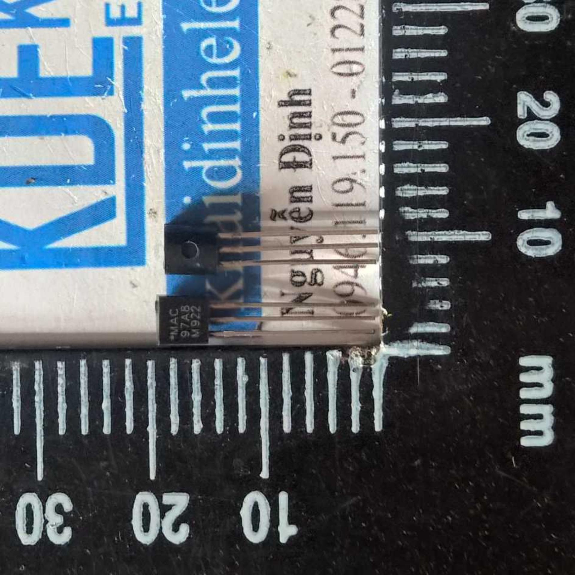 20 con MAC97A8 97A8 0.6A 600V TO-92 TRIAC kde1553