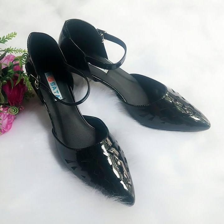 Giày cao gót nữ Rosata mũi nhọn cắt lazer ZA05