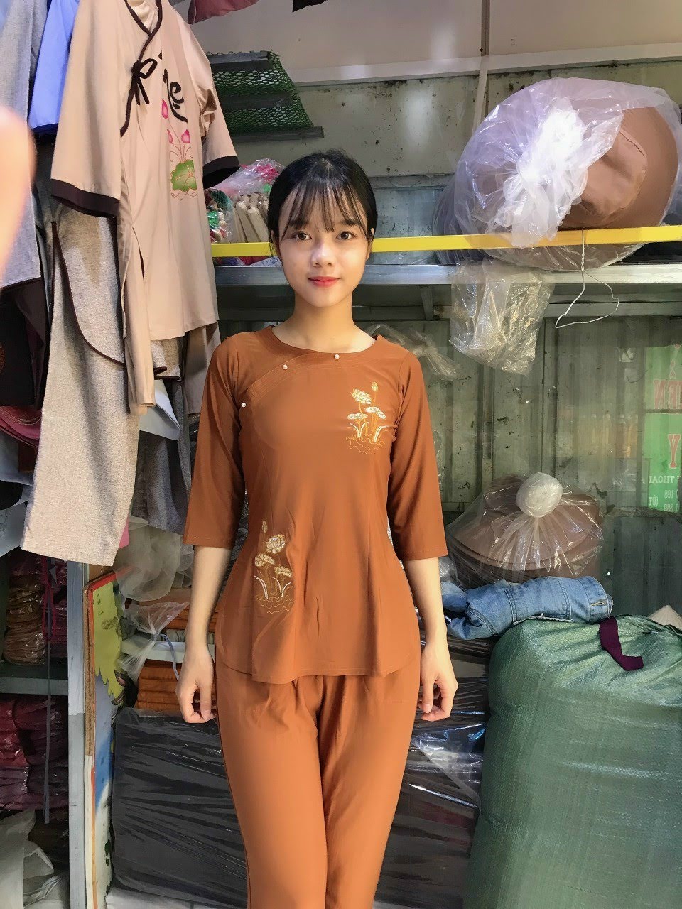 Đồ lam đi chùa, đồ phật tử nữ mẫu Xẩm thun