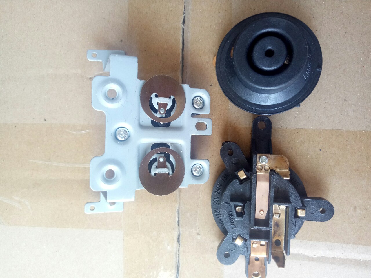 Rơ le đế ấm siêu tốc Lock&Lock