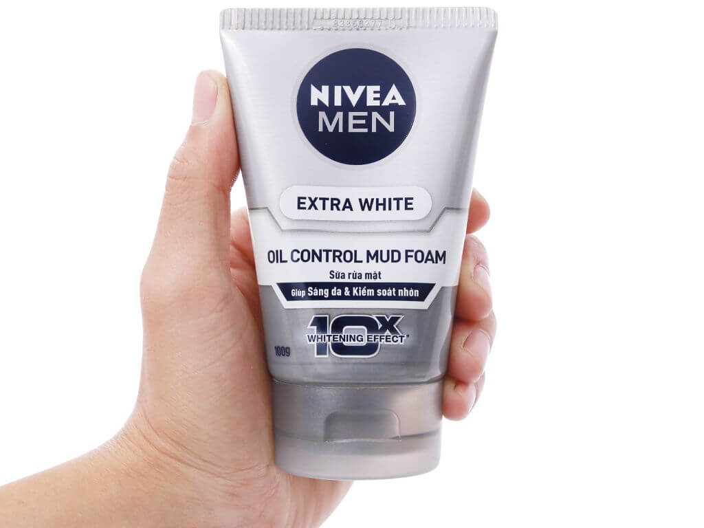Sửa rửa mặt Nivea men cho da nhờn