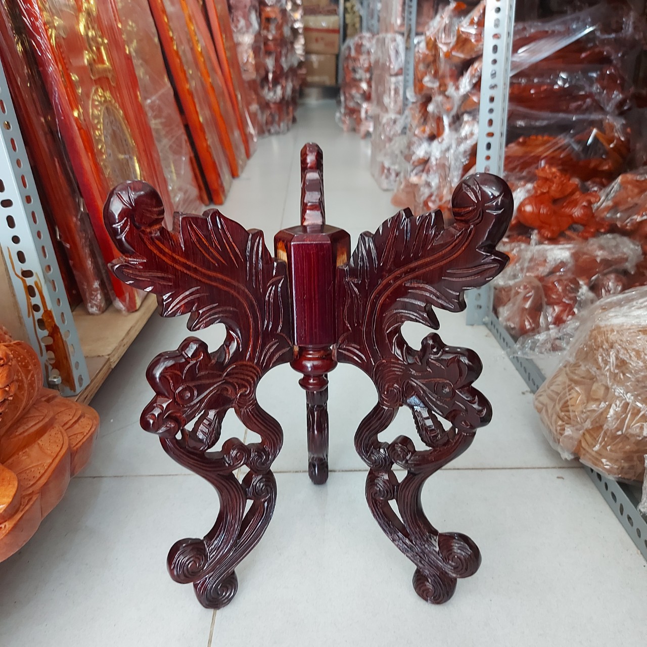 Chò gỗ 3 chân đặt đĩa trái cây thờ cúng chạm khắc hoa văn cao 40cm