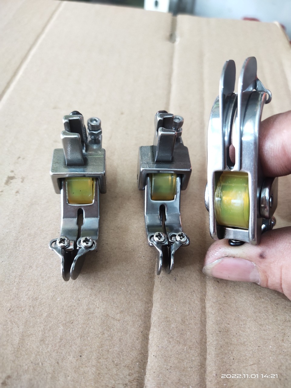 chân vịt mí có bánh xe cao cấp