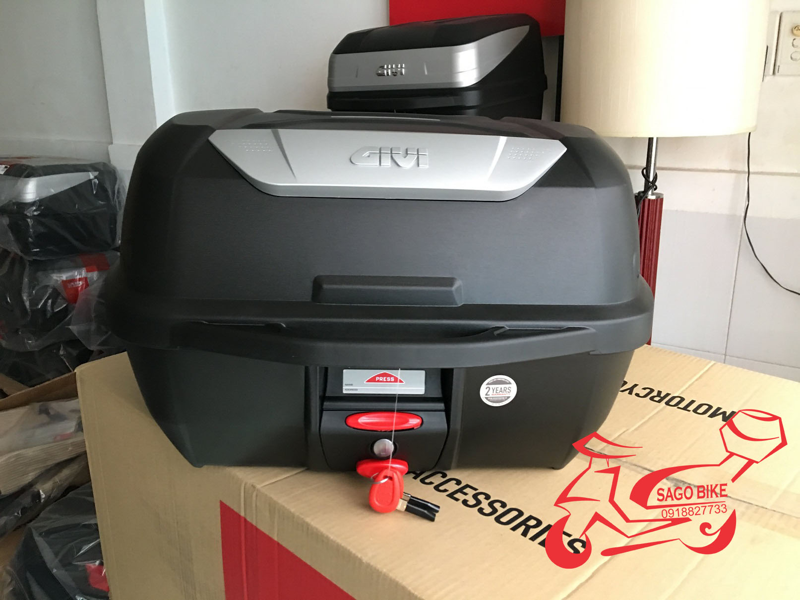 Thùng Givi E43NML / E43Gold ốp vàng giá tốt hơn ( E43NTL đã bao gồm đế đệm ) 43 lít, hàng mới chính hãng 100%,  BH 2 năm