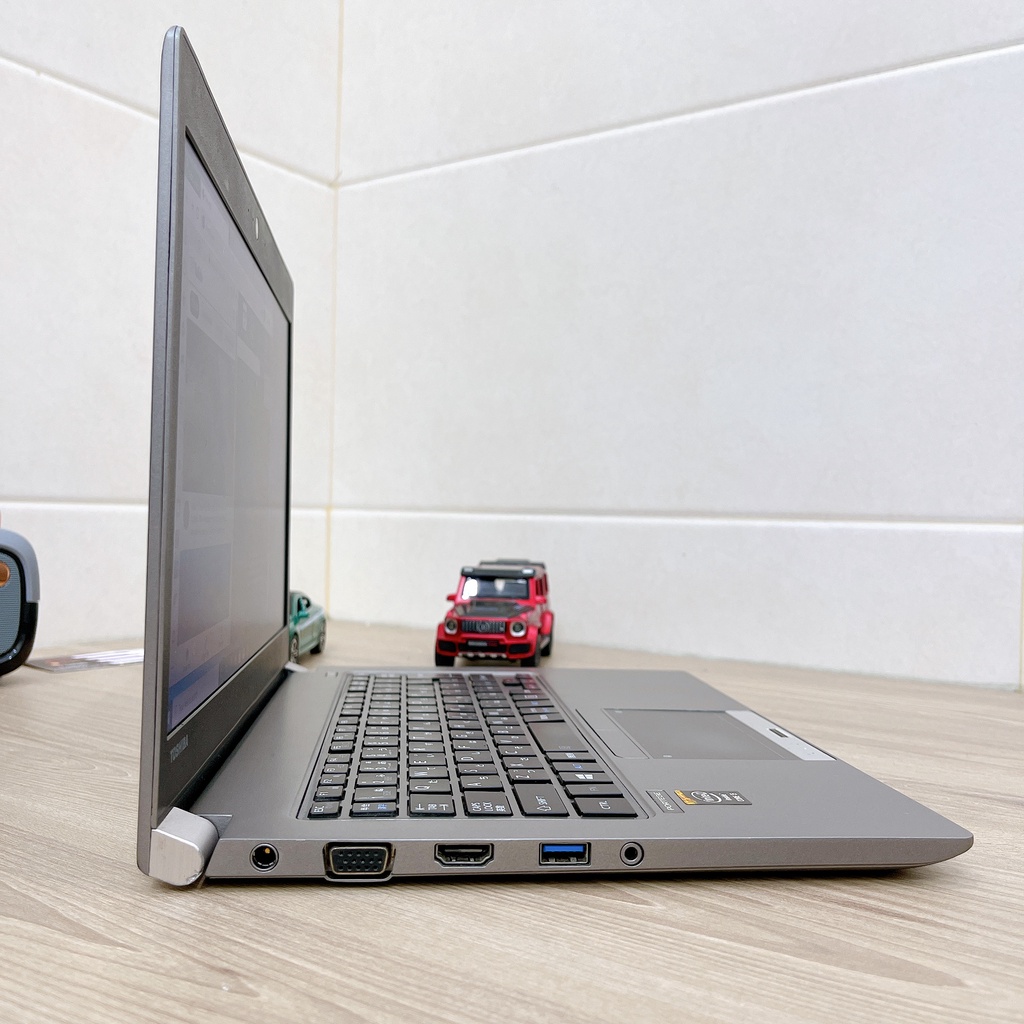 Laptop Toshiba Portege Z30 màn 13.3 siêu mỏng - Core i5 5200U 8G 256G SSD