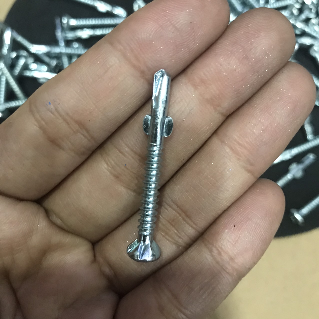 VÍT SÀN TỰ KHOAN CÓ CÁNH 3CM VÀ 4CM