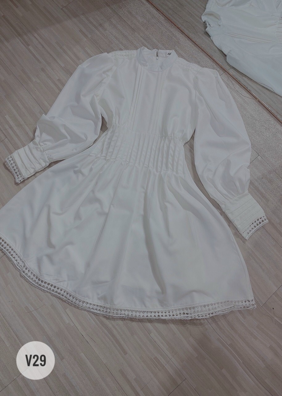 LIKEHER - Đầm trắng V29 xếp ly phối ren